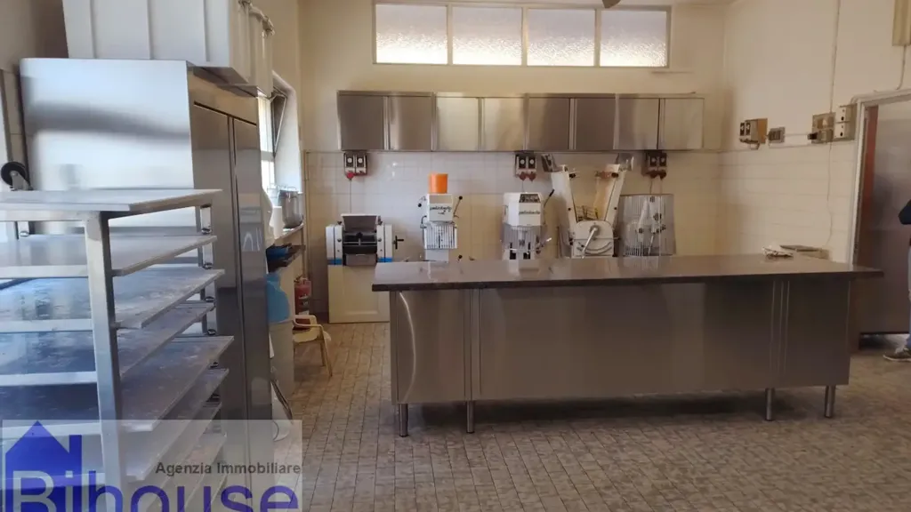 Cuisine - Villa with Commercial Space in Cossato