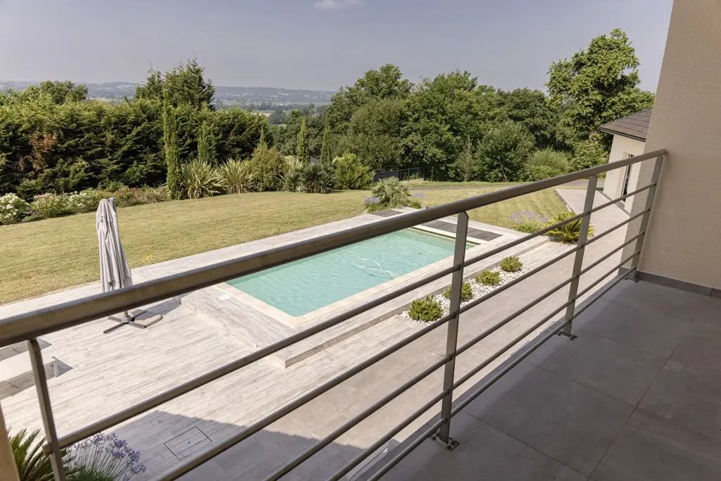 Piscine - Maison Contemporaine avec Piscine au Nord de Pau