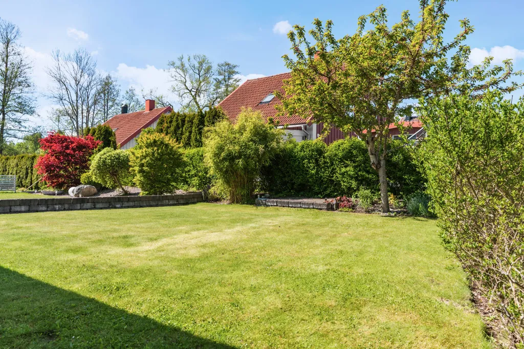 Aed - Family-friendly Duplex with Garden in Nyköping