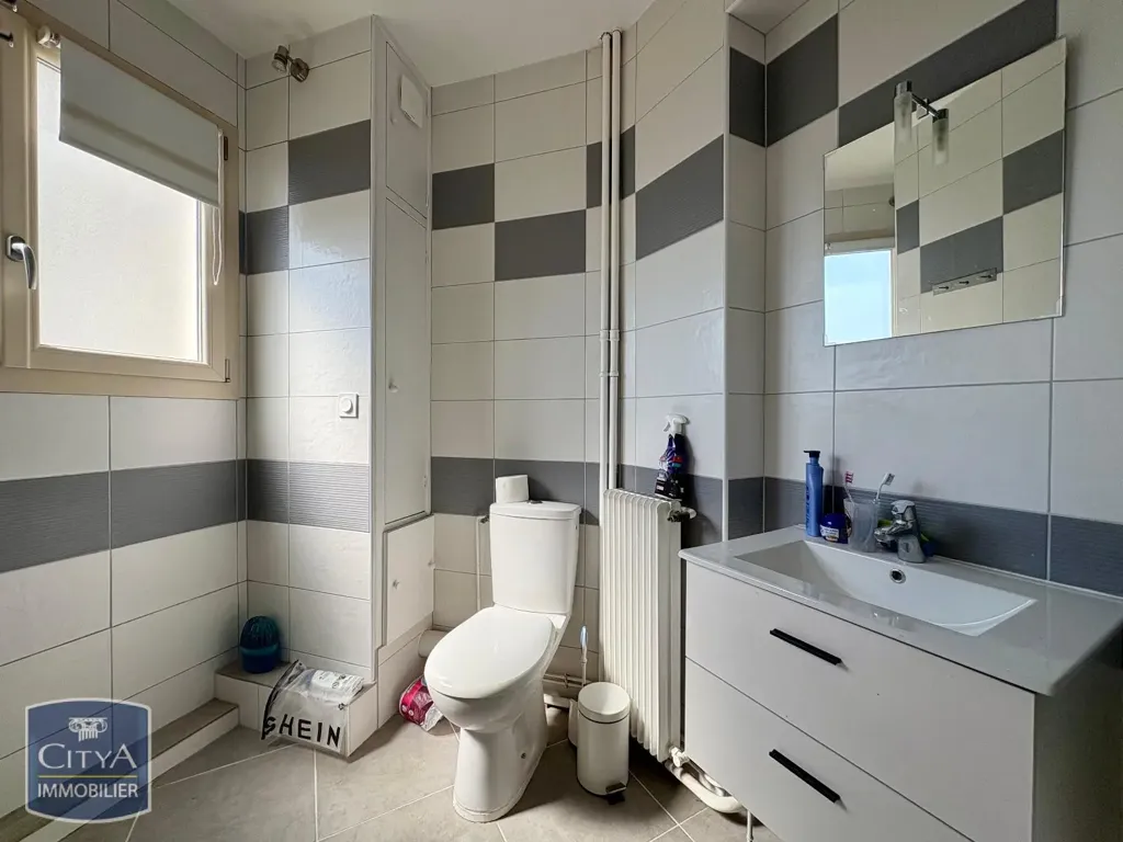 Vannitoad - City Centre Flat with Views in Limoges