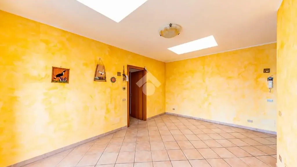 Esik - Apartment with Large Terrace in Rescaldina