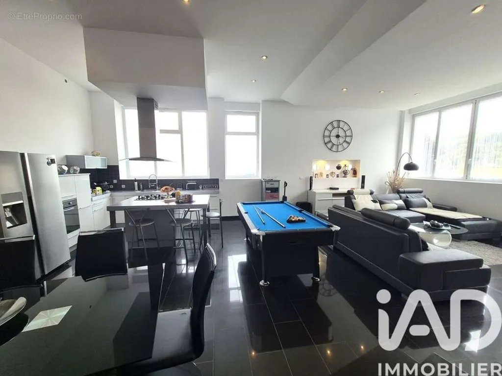 Elutuba - Loft with High Ceilings and Garage in Herserange