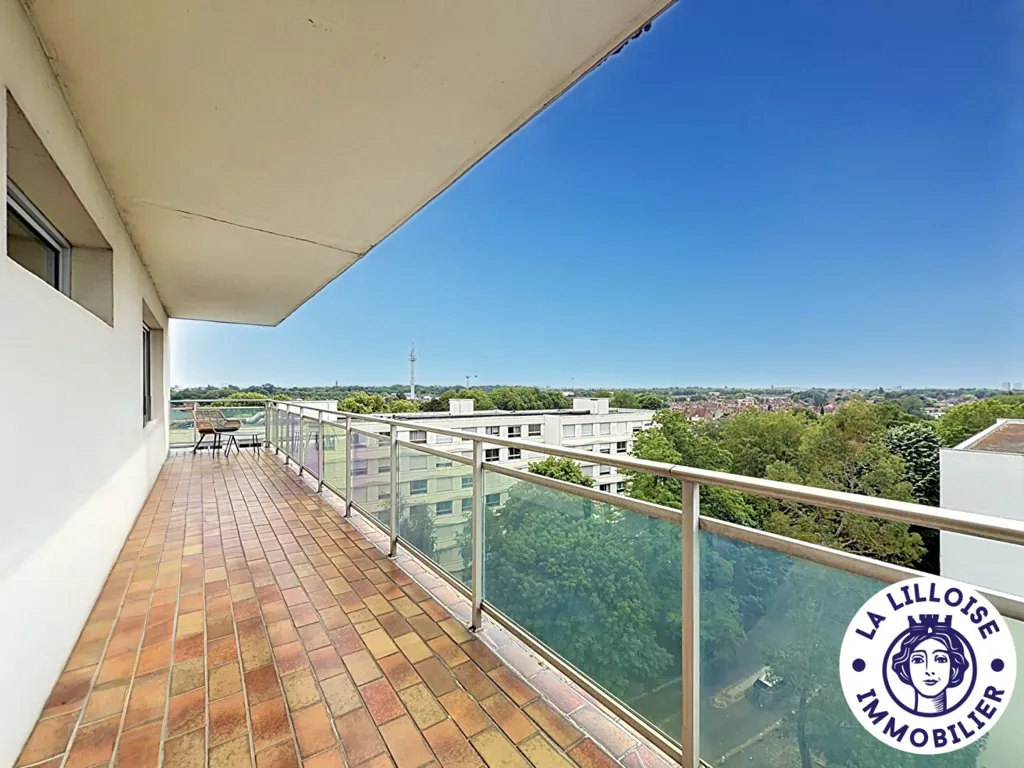 Balcony - Luxury Flat with Panoramic View in Lambersart