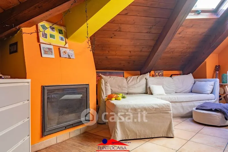 Toad - Two-Level Apartment with Balcony in Busca