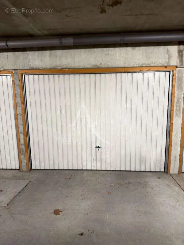 Garage - Box fermé dans résidence sécurisée à Saint-Gilles-Croix-de-Vie