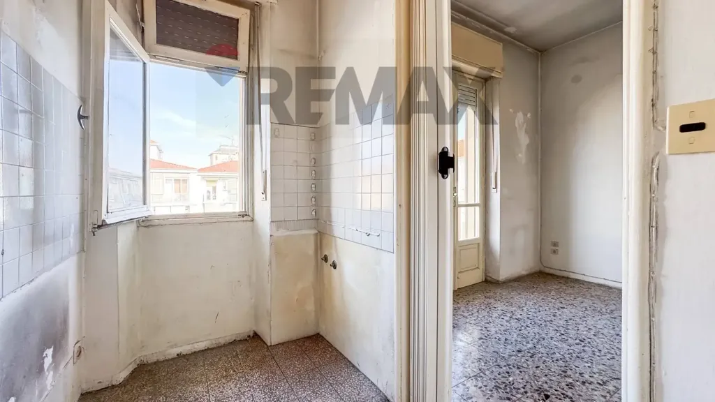 Rooms - 2-Bedroom Apartment for Renovation in Vercelli