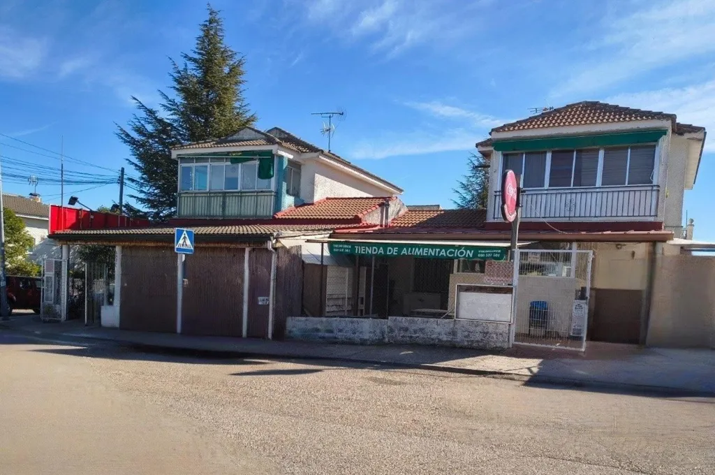 Exterior - Dual Chalets with Commercial Potential in Trijueque