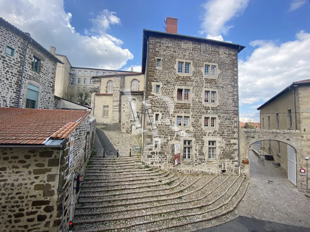 Exterior - Flat with Private Parking in Secure Residence