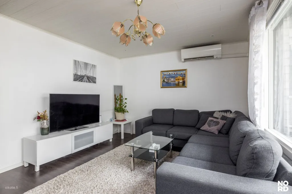 Elutuba - Modernised Apartment with Balcony in Simonlaakso