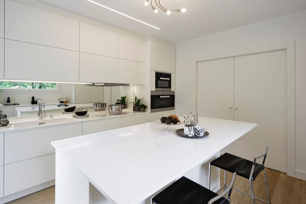 Cuisine - Contemporary Villa with Mountain View in Varese