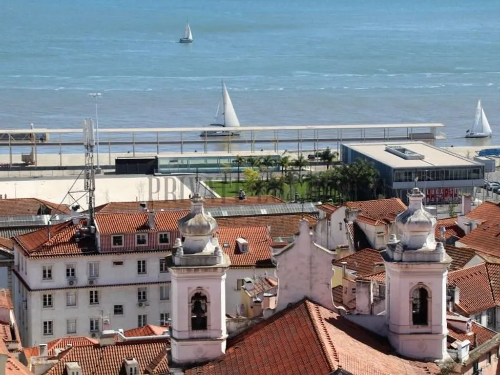 Luxury Apartment with Waterfront View in Alfama