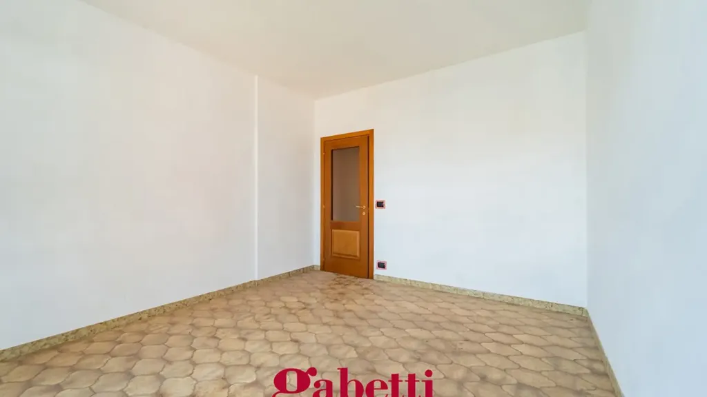 Toad - First-Floor Flat with Two Balconies in Cavallermaggiore