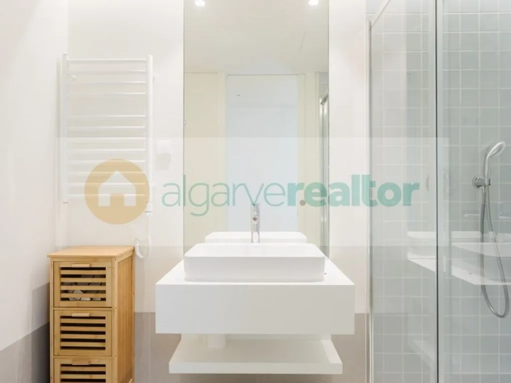 Vannitoad - 2-Bedroom Flat with Sea Views in Armacao de Pera