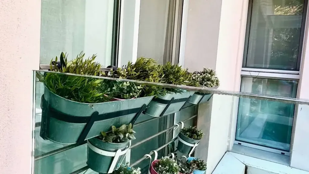 Balcon - Loft Apartment with Large Windows in Mantova Centre