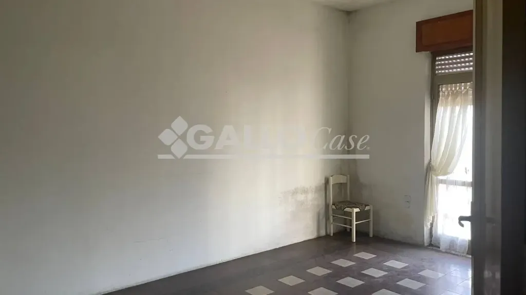 Pièces - Three-Bedroom Apartment with Attic in Cosenza