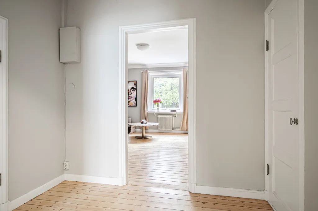 Esik - Charming Renovated Flat in Landshövdingehus, Central Location