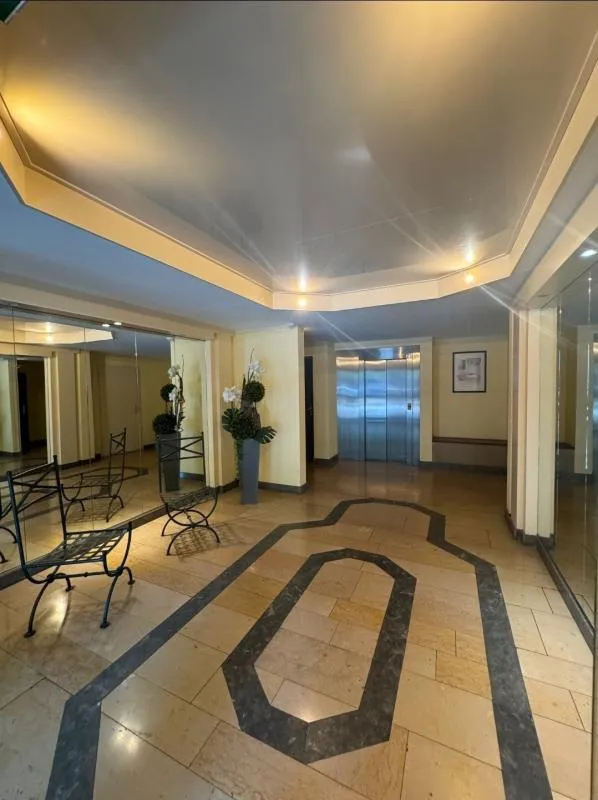 Entrée - Appartement avec Balcon et Garage au Centre de Bourg-en-Bresse