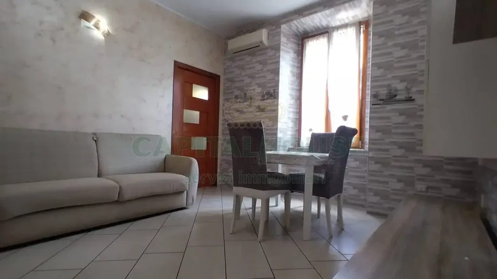 Elutuba - Armed Two-Bedroom Flat with Balcony in Capua