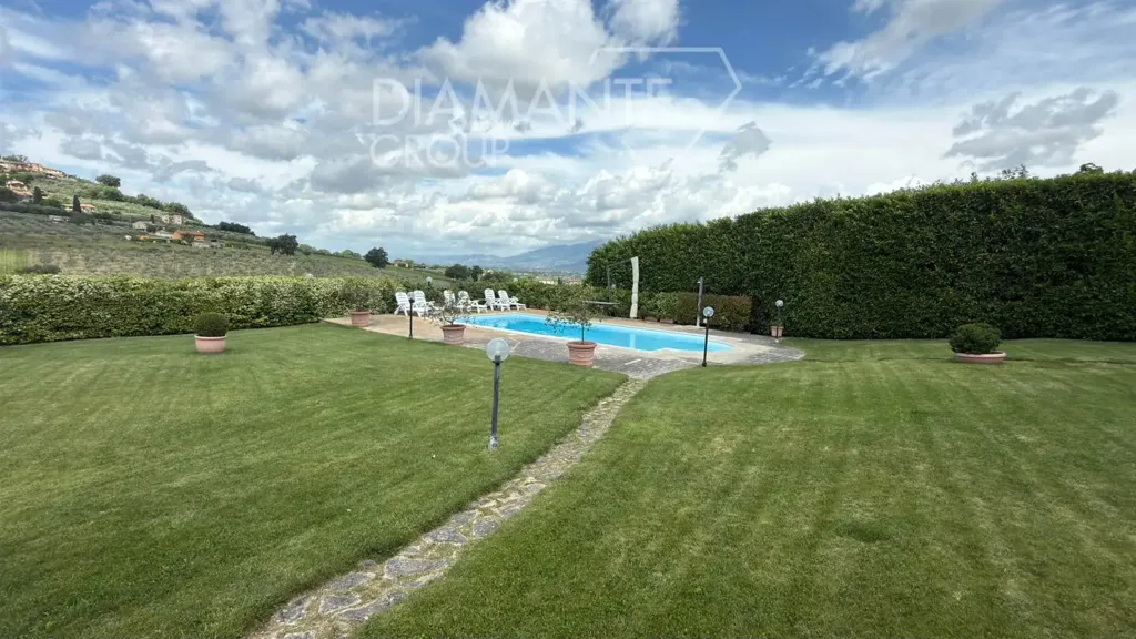 Bassein - Rustic Farmhouse with Vineyard in Montefalco