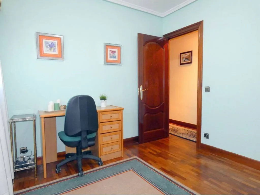 Kabinet - Flat with Garage in Calle de Karmelo