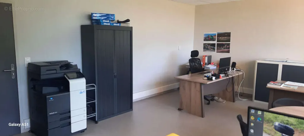 Office - Business Premises with Forest View in Auxons