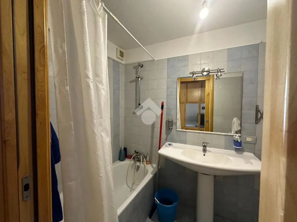 Salles de bain - Central Monolocale with Rental Income in Naples