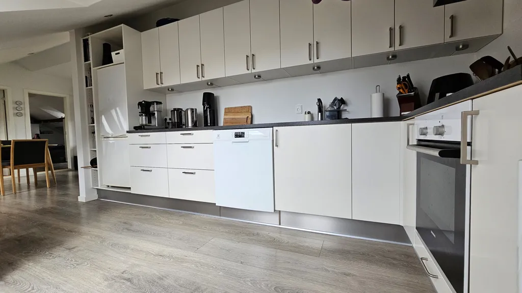 Cuisine - 3-Bed Flat with Terrace in Hou Centre