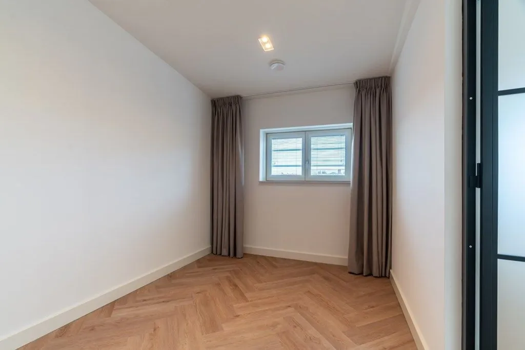 Pièces - One-Bedroom Apartment with Parking in The Hague