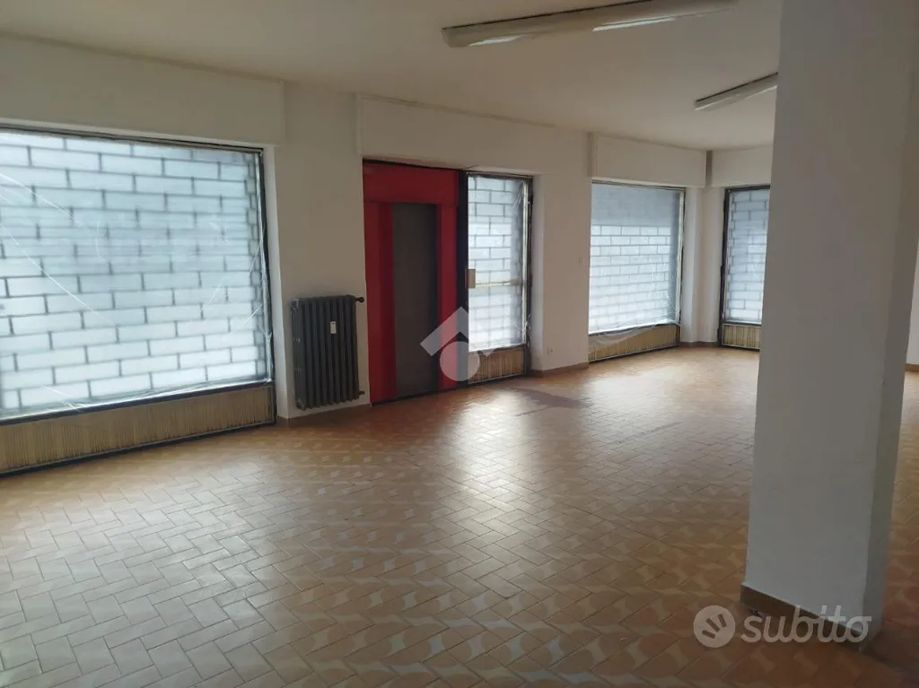 Toad - Commercial Shop with Central Location in Chiomonte