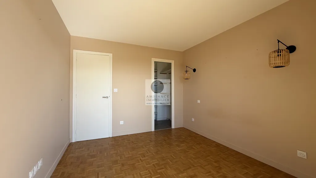 Magamistoad - Renovated Apartment with Terrace in Valence