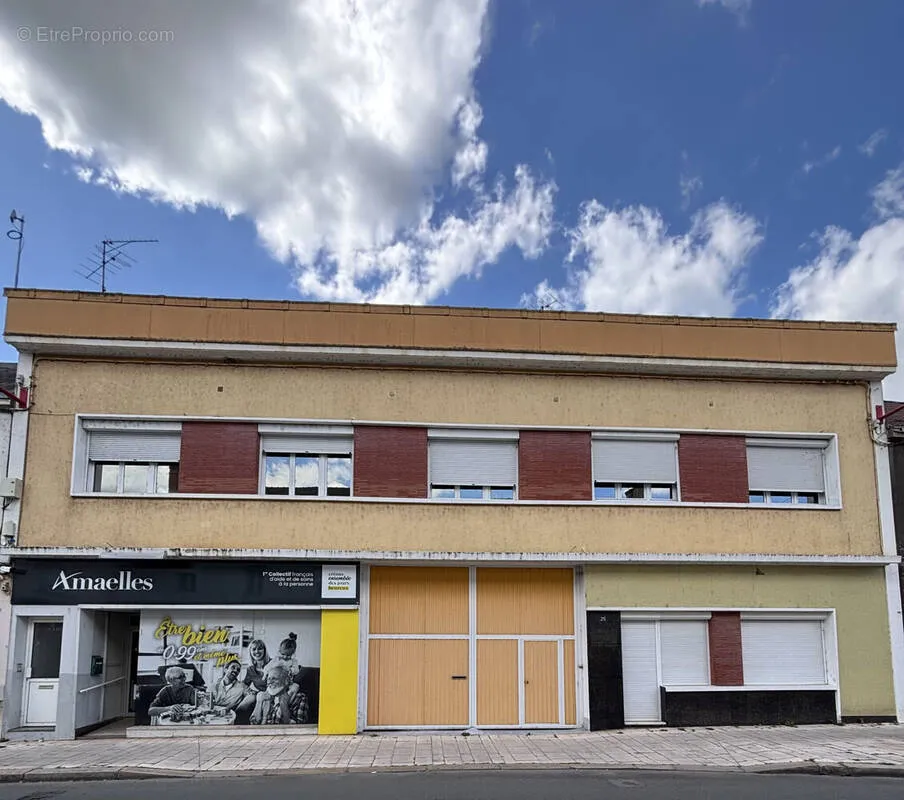 Välivaade - Mixed-Use Property in Gueugnon