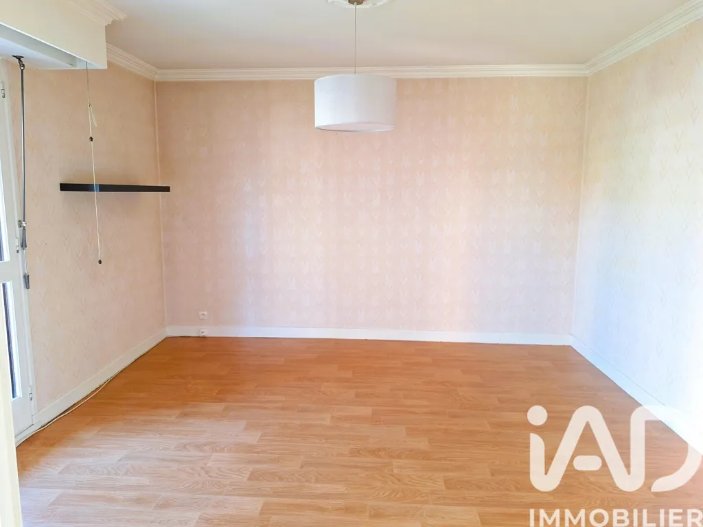 Toad - 4-Piece Apartment with Balcony in Cantal