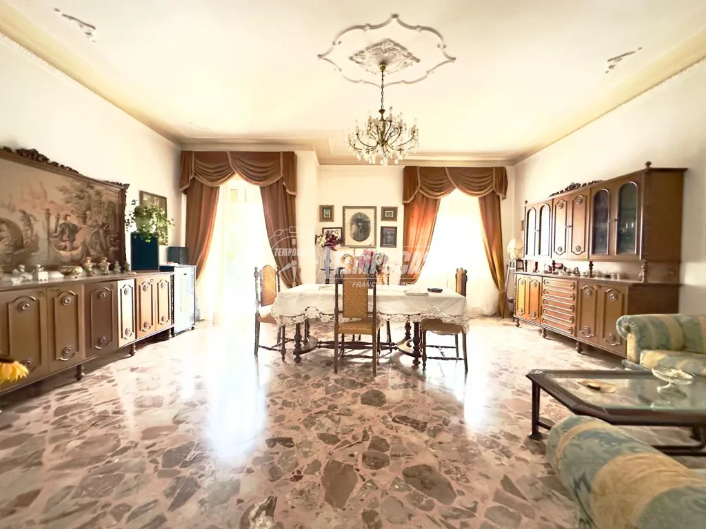 Salle à manger - Three-Bedroom Flat with Patio in Valenzano