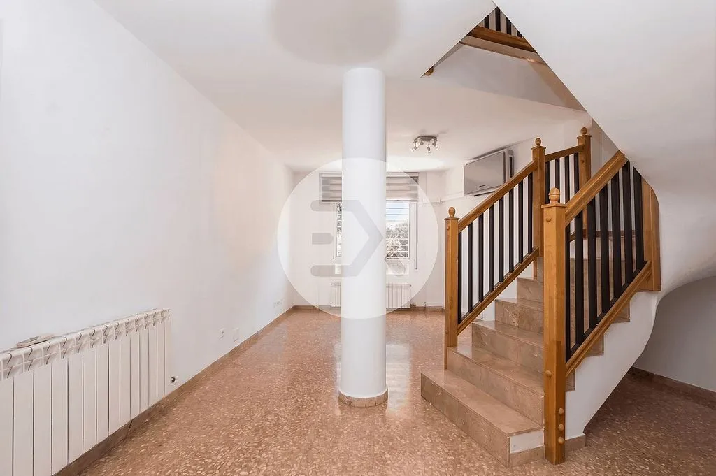 Pièces - Duplex with Terrace in Centre, Sant Boi de Llobregat