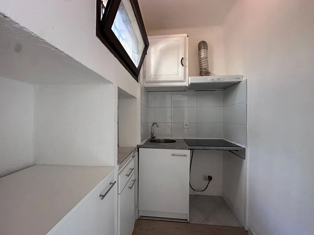 Kitchen - Apartment with Private Garden near Saint-Raphaël
