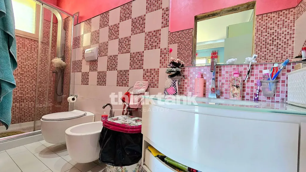 Salles de bain - Rear-Facing Apartment with Terrace in Avola