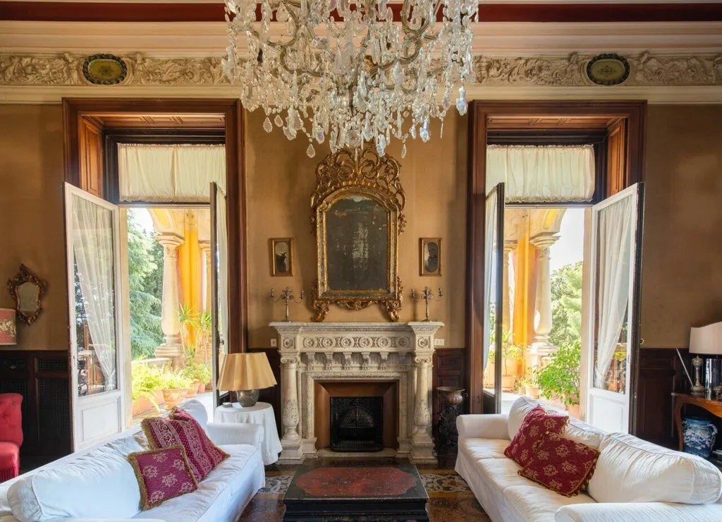 Séjour - Noble Apartment with Private Chapel in Genoa