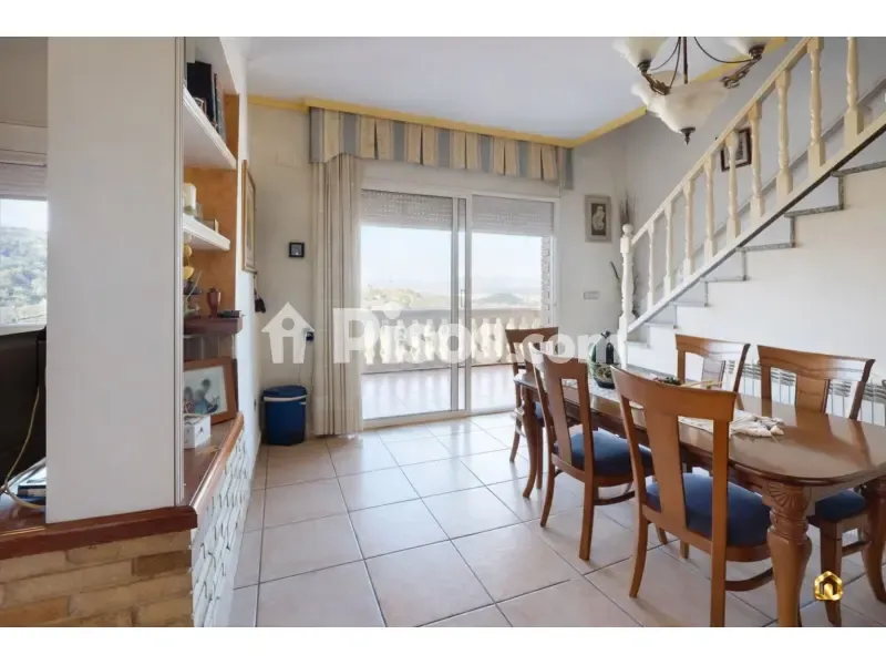 Söögituba - Four-Way House with Pool in Sant Fost