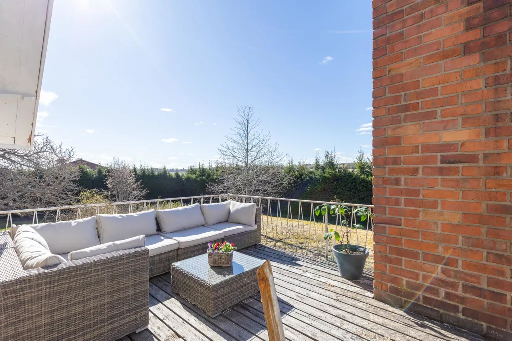 Terrasse - Charming Farmhouse with Workshop in Salbohed
