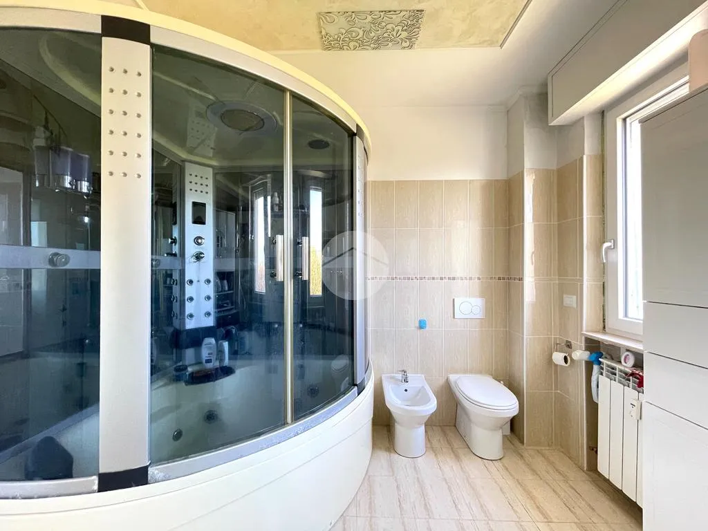 Salles de bain - Renovated Apartment with Mountain View in Brescia