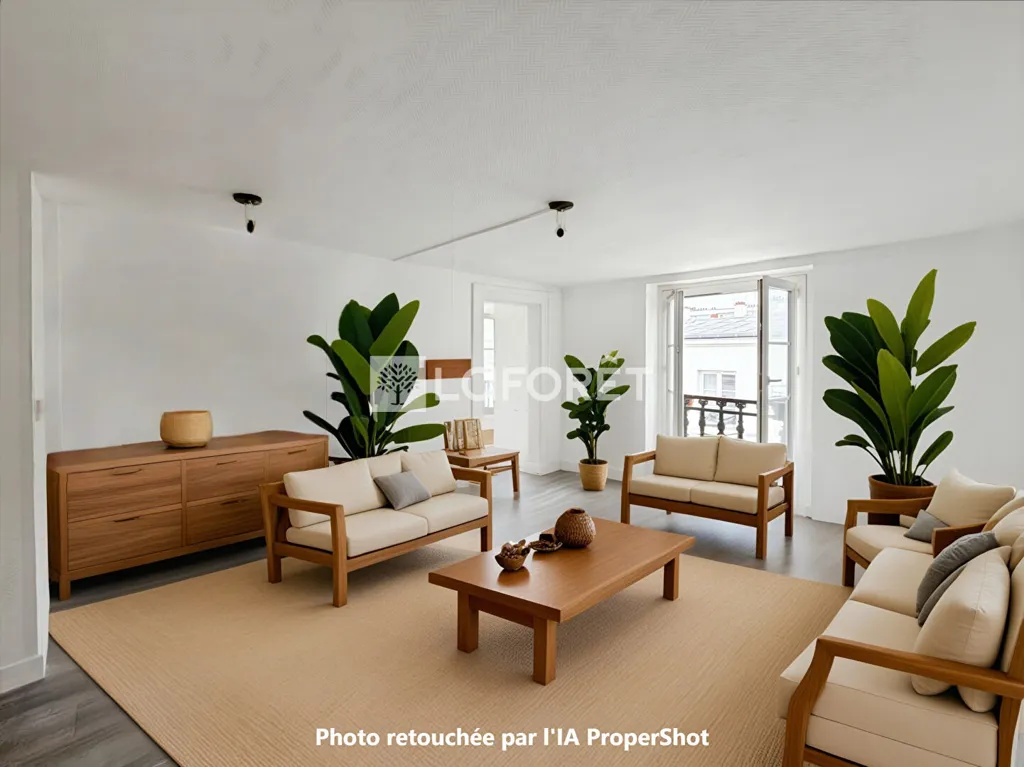 Séjour - Appartement Rénové 2 Pièces Rue Rodier, Paris 9ème