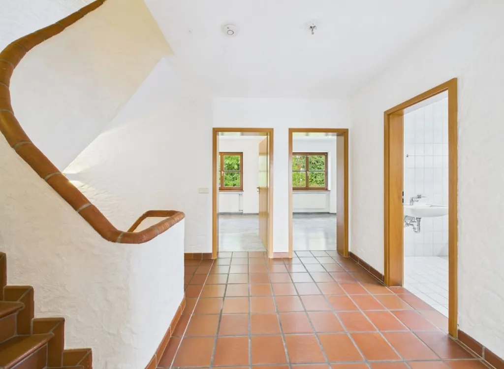 Hallway - 5-Piece House with Garden in Nanterre