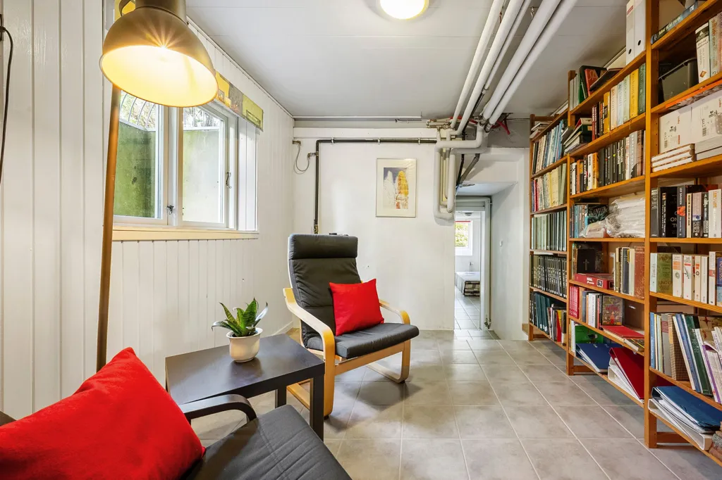 Bureau - Detached Villa with Garden in Brøndby