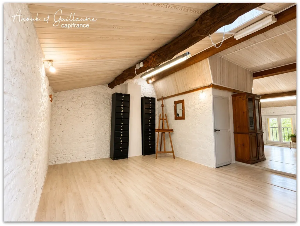 Pièces - Maison Vigneronne avec Garage à Roujan