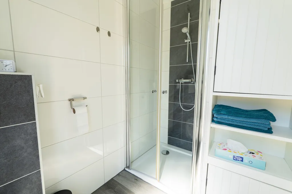 Vannitoad - Chalet with Waterfront Access in Hellevoetsluis