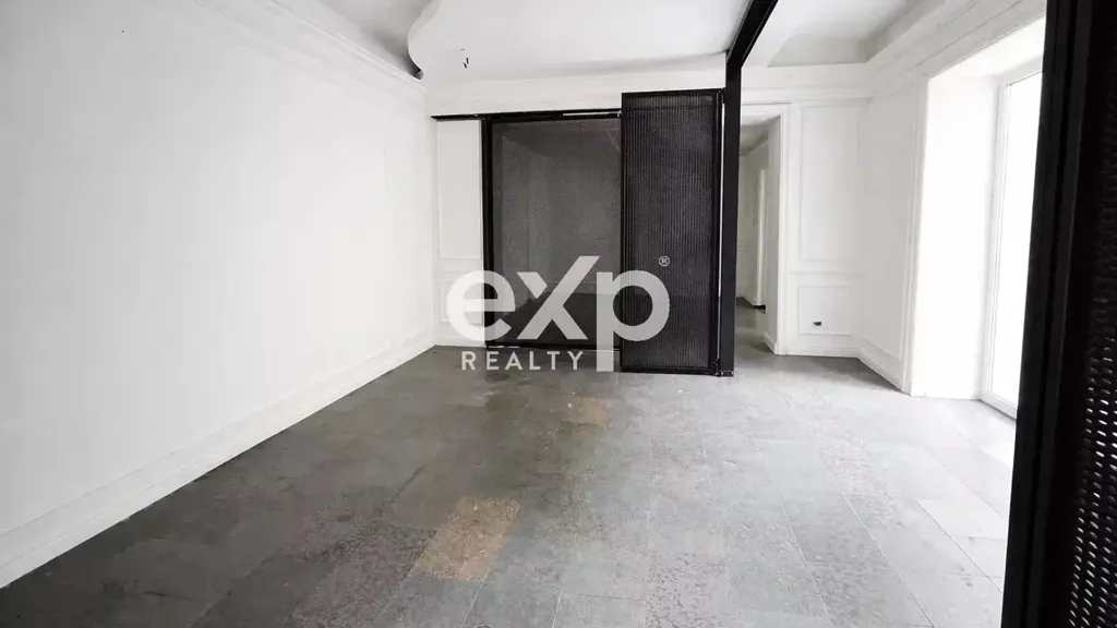 hallway_entrance
