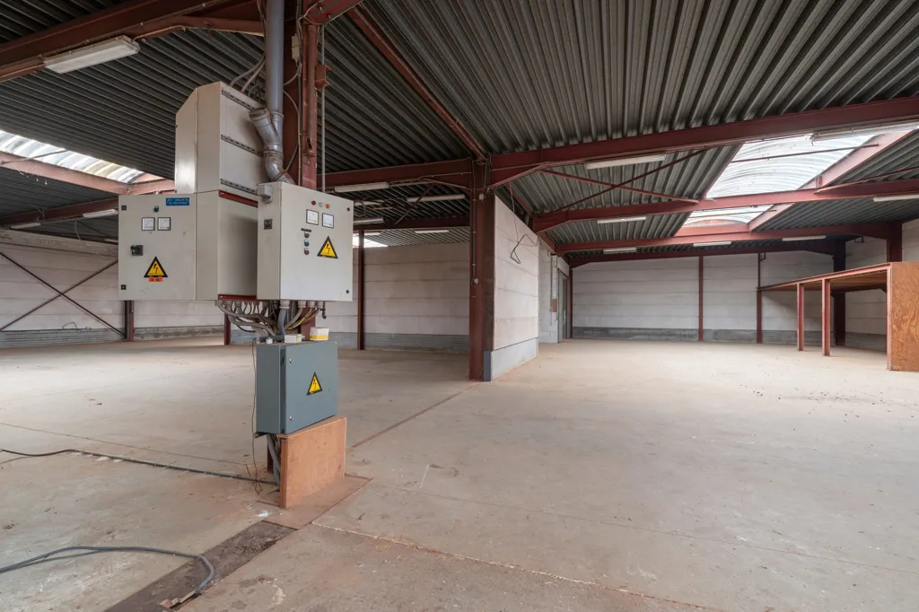 Garage - Hangar Commercial avec Section Poignée à Hamme