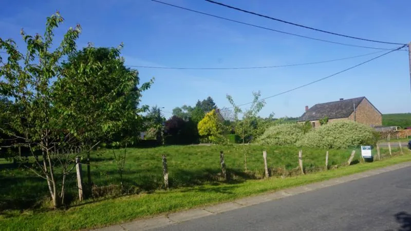 Välivaade - Rural Plot in Quiet Village Lane