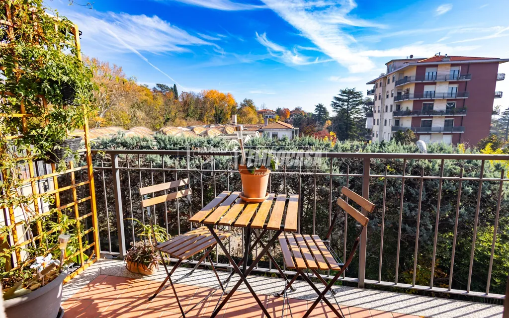 Balcon - 5-Bedroom Apartment with Double Garage in Chieri
