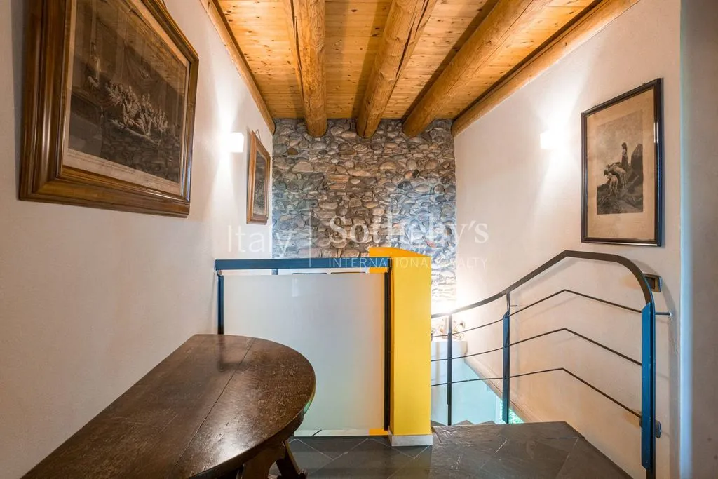 Esik - Luxury Villa with Private Garden in Longuelo